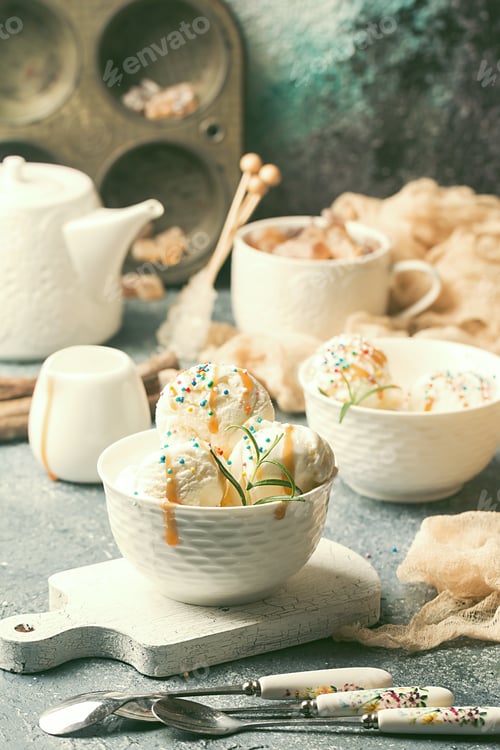 Preview: Homemade Organic Vanilla Ice Cream with Mint