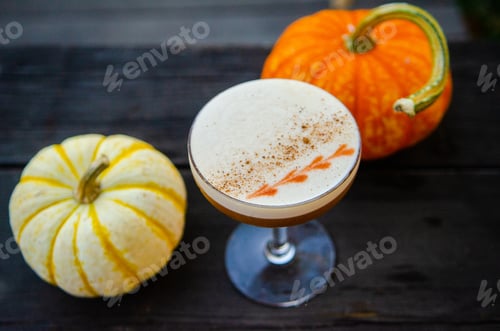 Preview: High angle shot of a refreshing pumpkin-flavored drink on a black surface