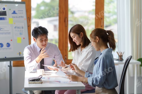 Preview: Group of young Asian business people with the creative work, talk and exchange ideas shared
