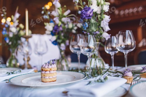Preview: Purple cake on a plate