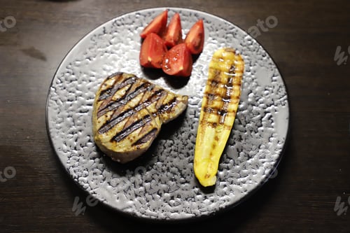 Preview: Grilled Tuna Steak with Fresh Tomato and Zucchini