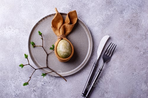 Preview: Elegant Easter table setting with painted egg