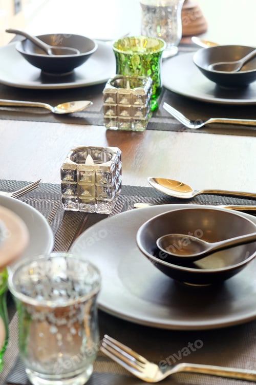 Preview: Elegant dining table setting