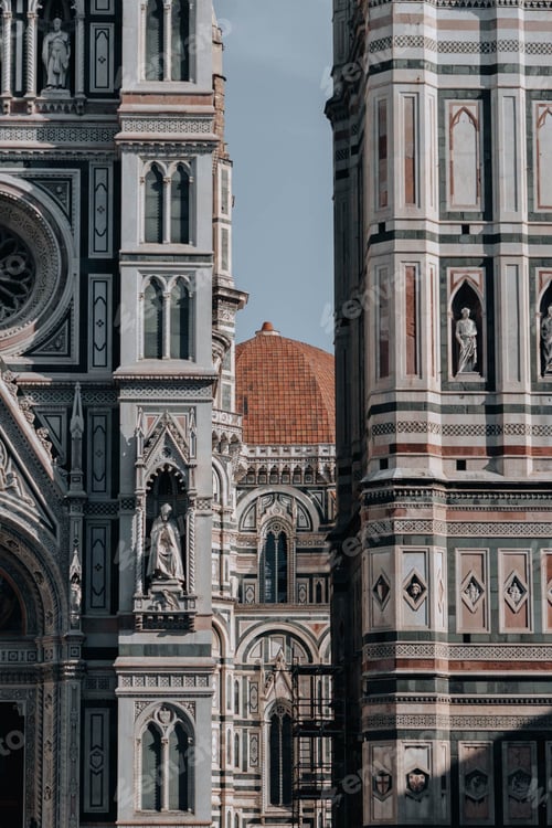 Preview: A vertical shot of the Cathedral of Santa Maria del Fiore