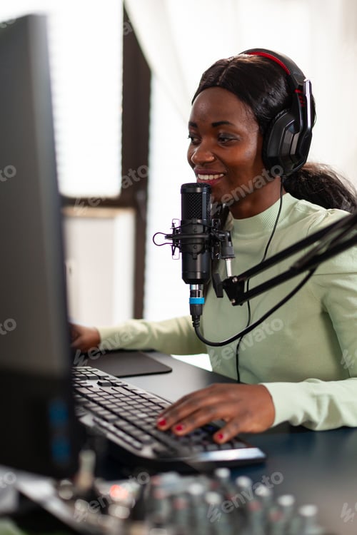 Preview: African professional space shooter streamer discussing strategy