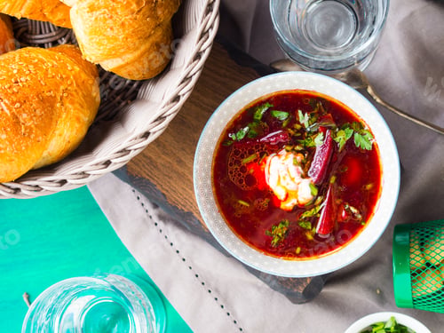 Preview: Beetroot soup served in bowls on napkin