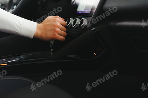 Preview: Male hand on the shift lever of the transmission in the car
