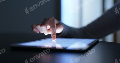 Preview: Woman use of tablet computer
