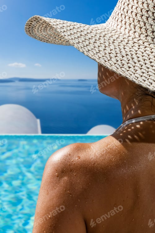 Preview: Woman at the swimming pool on the island of Santorini in Greece