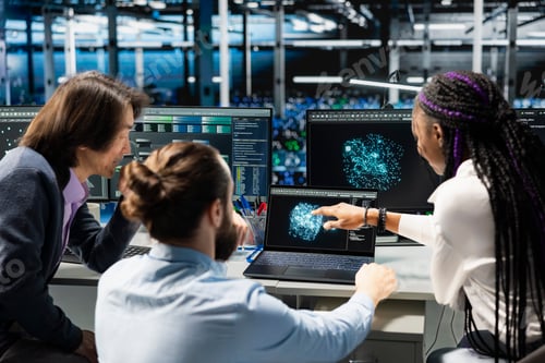 Vista previa: Los compañeros de trabajo de los centros de datos hacen una lluvia de ideas y supervisan las aplicaciones de IA