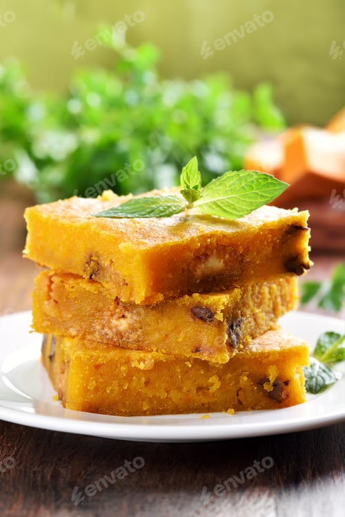 Preview: Sliced pumpkin pie