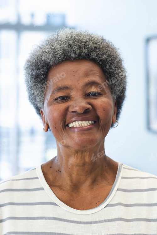 Preview: Portrait of happy african american senior woman in hospital