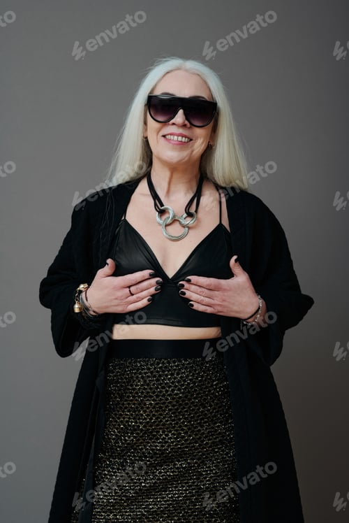 Preview: Self-confident Handsome Mature Woman Portrait