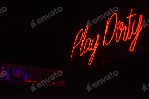Preview: neon plate with the text play darty