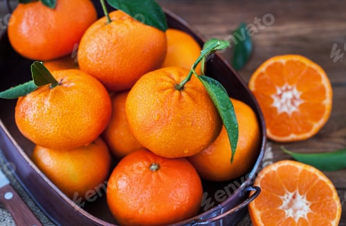 Preview: Fresh tangerines with leaves