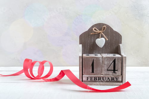 Preview: Wooden perpetual calendar on date February 14.
