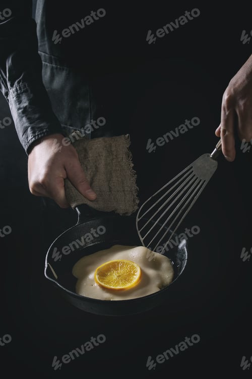 Preview: Chef cooking pancakes