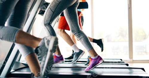 Preview: Picture of people running on treadmill in gym