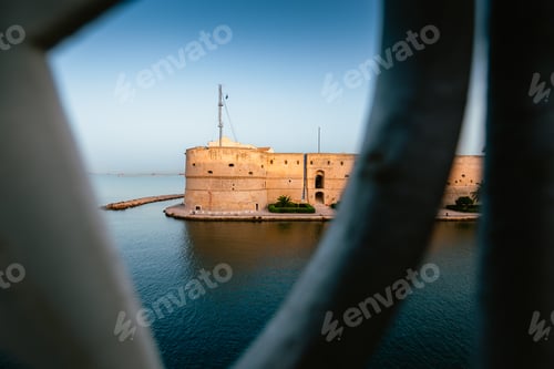 Preview: View of Taranto's Aragonese castle from the fence on the opposite bank