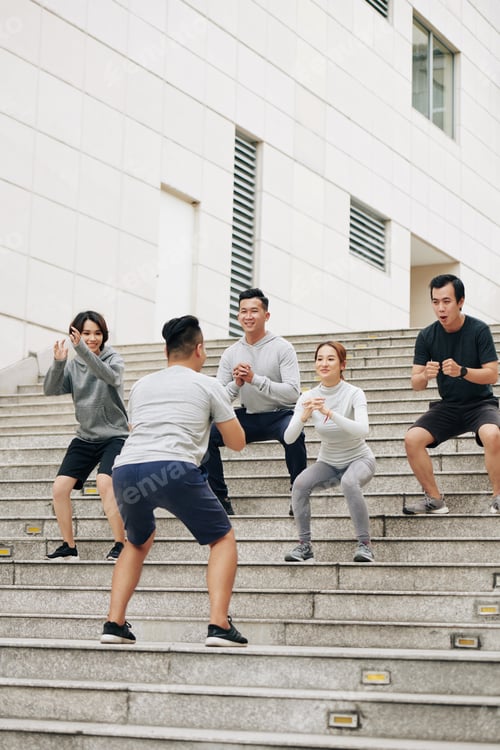 Preview: Fit people training with coach