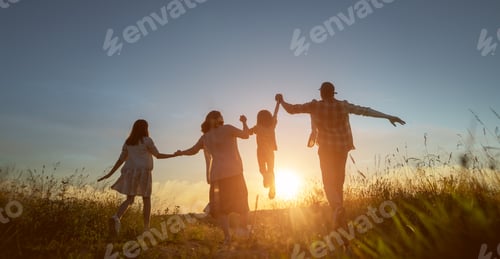 Preview: Happy family in the park