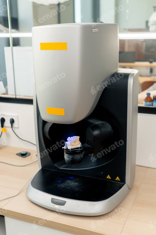 Preview: professional laboratory for the production of dental protozoa veneers and crowns in a scanning