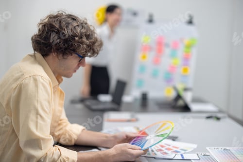 UI,UX developer optimize smart energy app, color, button, real-time monitoring of efficient insight