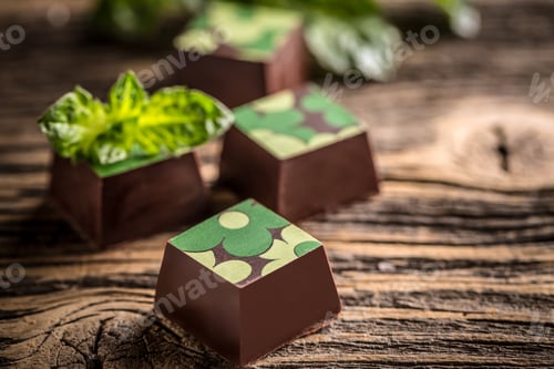 Preview: Delicious chocolate pralines