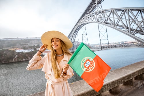 Preview: Woman traveling in Porto city