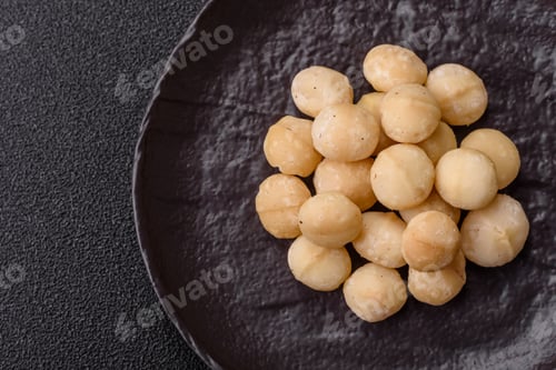 Preview: Raw peeled macadamia nut in ceramic bowl