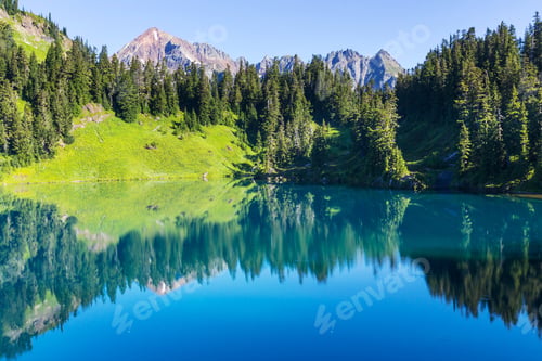 Preview: Mountain lake