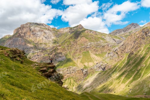 Preview: landscape in the rincon del verde and the Salto de Tendenera Waterfall in the Ripera Valley