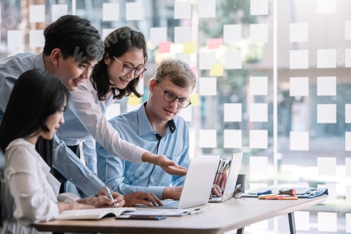 Preview: Group of young asian business people together share opinions and propose new marketing