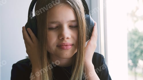 Preview: Girl Listening to Music with Wireless Headphones