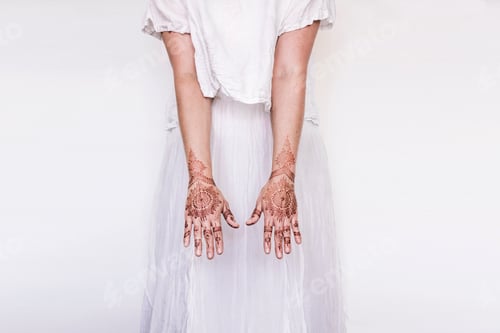 Preview: Woman in white dress with henna tattoo on hands