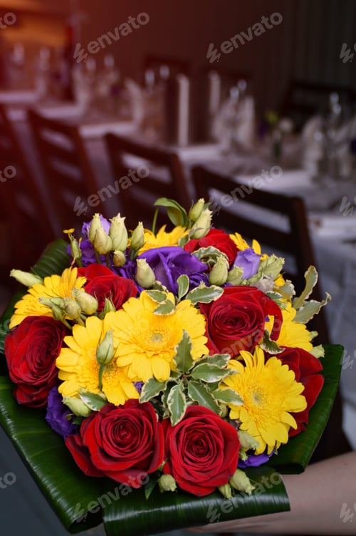 Preview: Wedding bouquet of red and yellow flowers