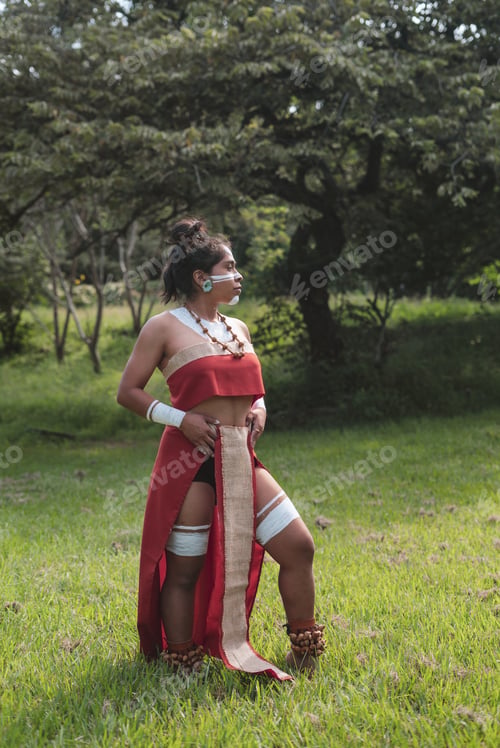 Preview: Native woman with red garments looking to the horizon