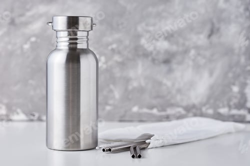 Preview: Aluminum bottle and metal tubes in cotton bag on a gray background. Reusable eco friendly items