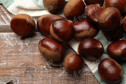 Preview: Sweet fresh edible chestnuts on wooden table, top view