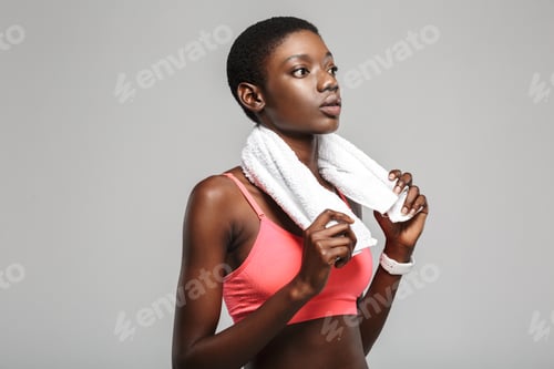 Preview: Image of african american sportswoman posing with towel