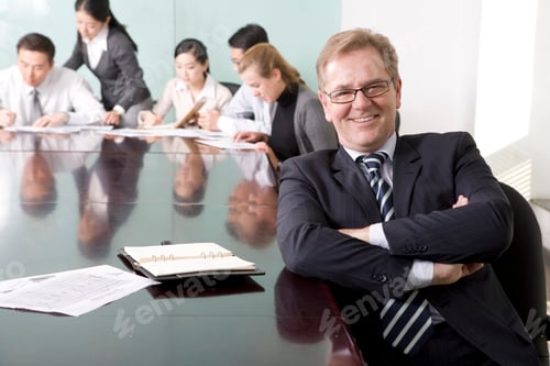 Preview: Businesspeople in a meeting