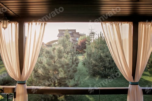 Preview: Green garden outside of modern vacation house, creation a home and home feeling