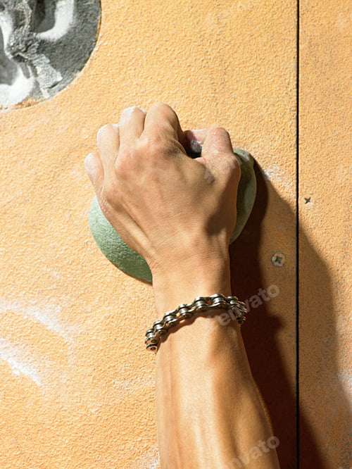 Preview: Hand of a rock climber