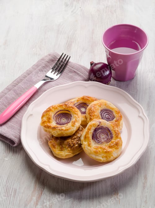 Preview: canapes with mozzarella and onion
