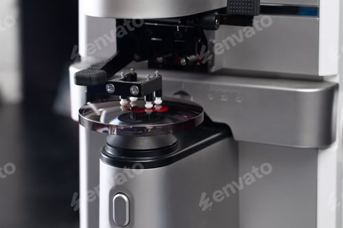 Preview: Professional manufacturing and measuring of lens for eye glasses