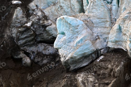 Preview: Close-up shot of a rock during the day in Svalbard