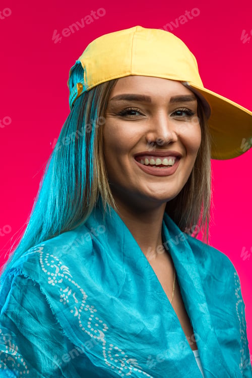 Preview: Blond model in yellow cap looks confident