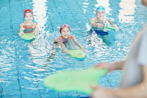 Preview: Kids swimming