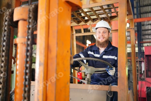 Preview: Industrial Engineer at work in factory