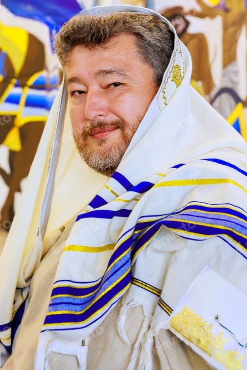 Preview: Rabbi wearing traditional Jewish clothing in a synagogue during prayer